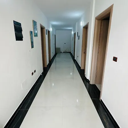 Roni Alloggio in famiglia Durrës