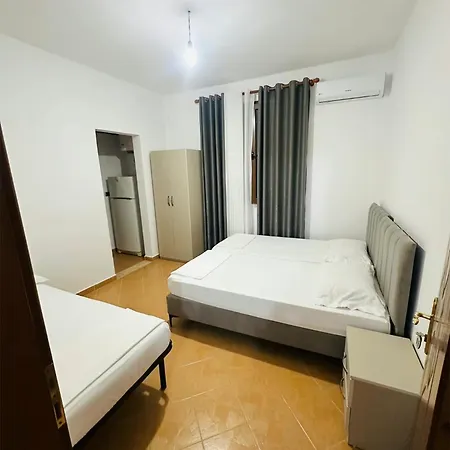 Roni Alloggio in famiglia